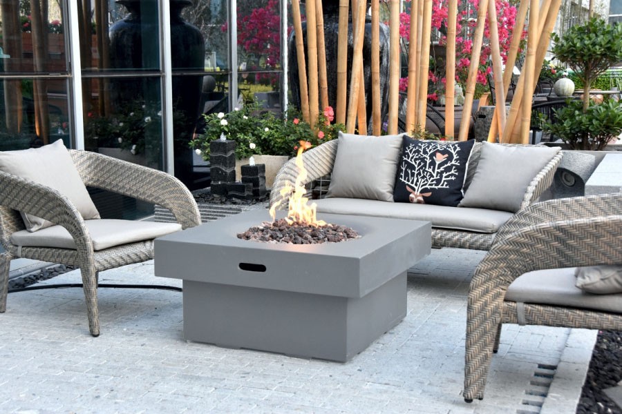 mesas con chimenea de gas exterior para jardín